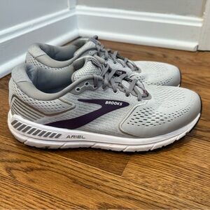 Brooks Ariel Women's Gray Running Shoes with Purple Accent